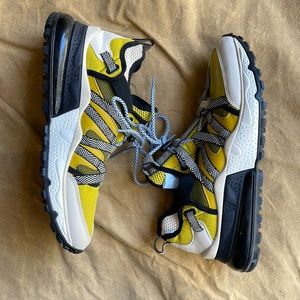 NWOT Nike Air Max Bowfin Dark Citron